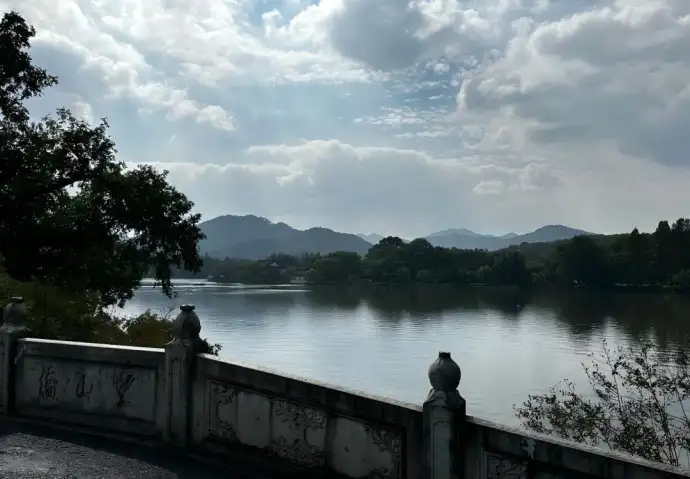 双峰插云