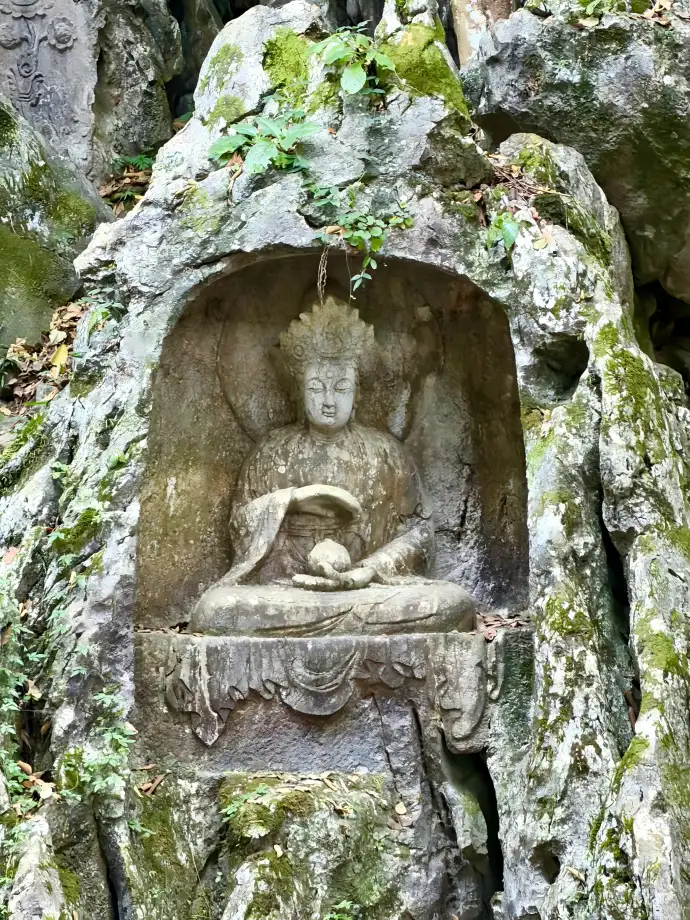 飞来峰石窟造像