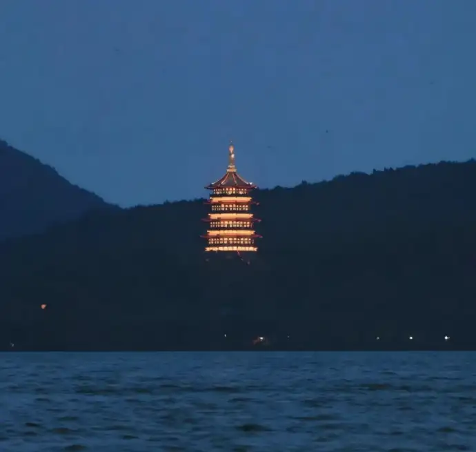 平湖秋月