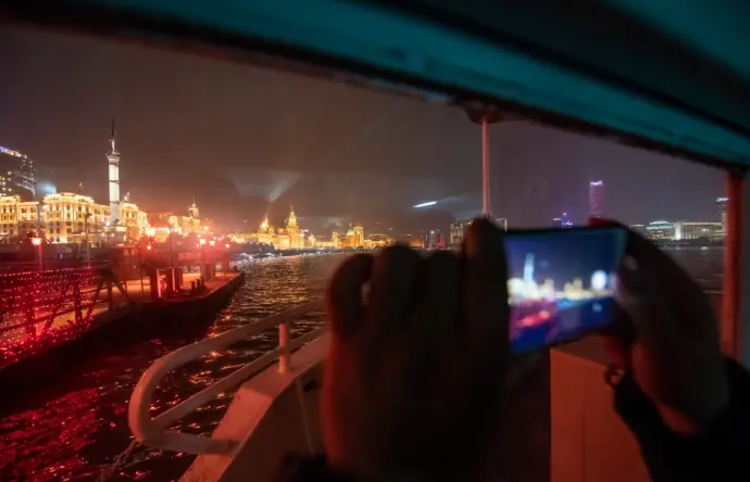 轮渡夜游
