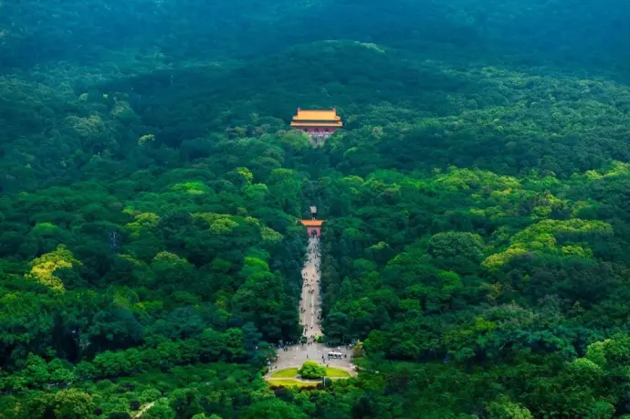 钟山
