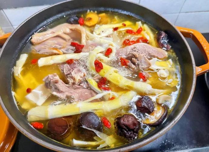 笋干老鸭煲