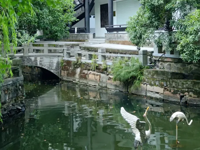 月河
