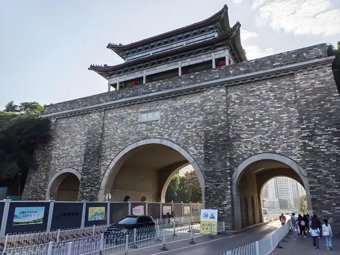 仪凤门