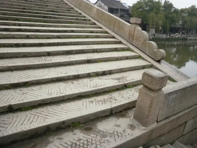 临河石阶