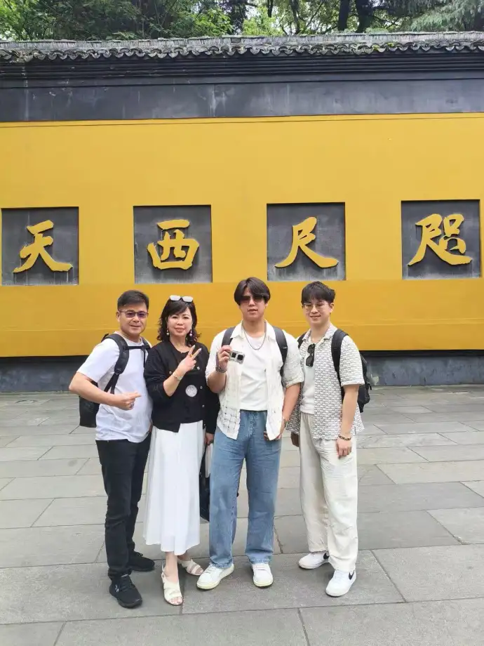 欢乐打卡照片