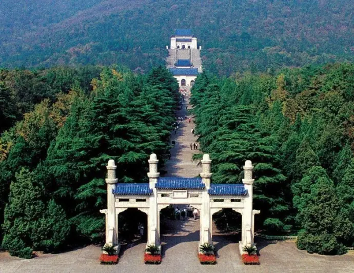 钟山